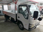 2017 Isuzu truck