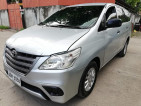 TOYOTA INNOVA E