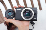 Canon eos M100 MIRRORLESS VLOGGING CAMERA