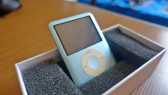 IPOD 8GB WITH SPEAKER DOCK