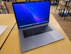 Selling Macbook Pro Retina 15.4 inch