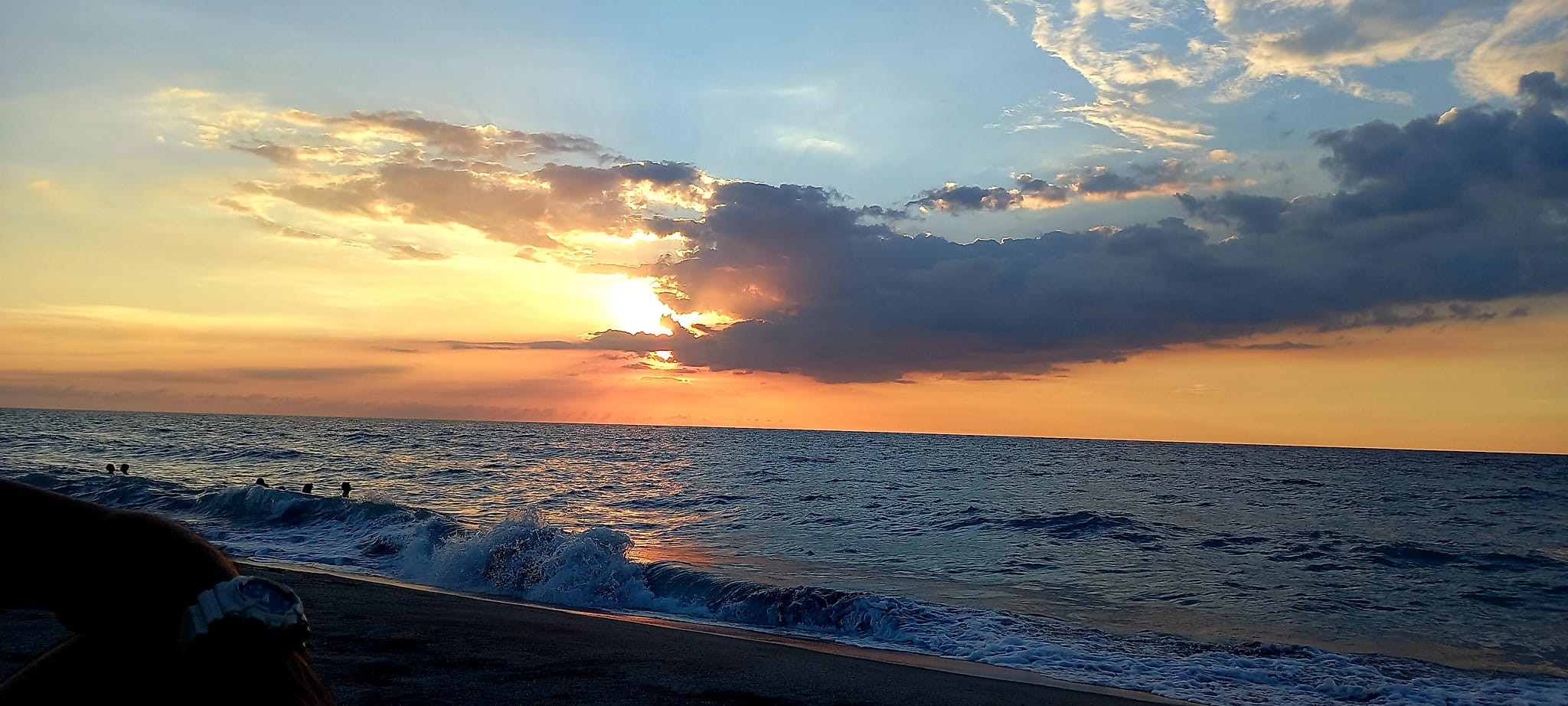 Villa Luz Liwliwa Beach San Felipe Zambales