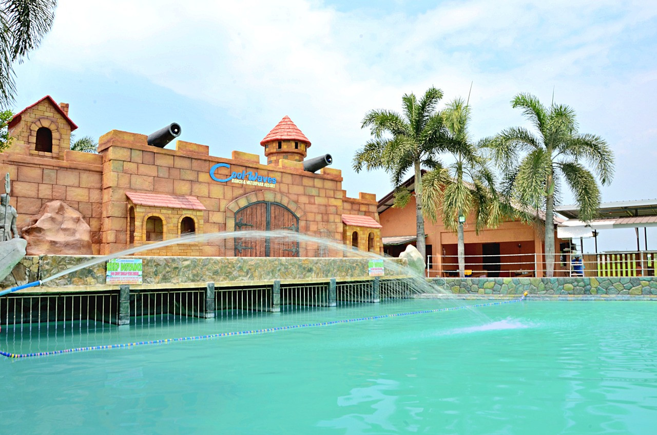 Cool Waves Ranch and Waterpark Resort