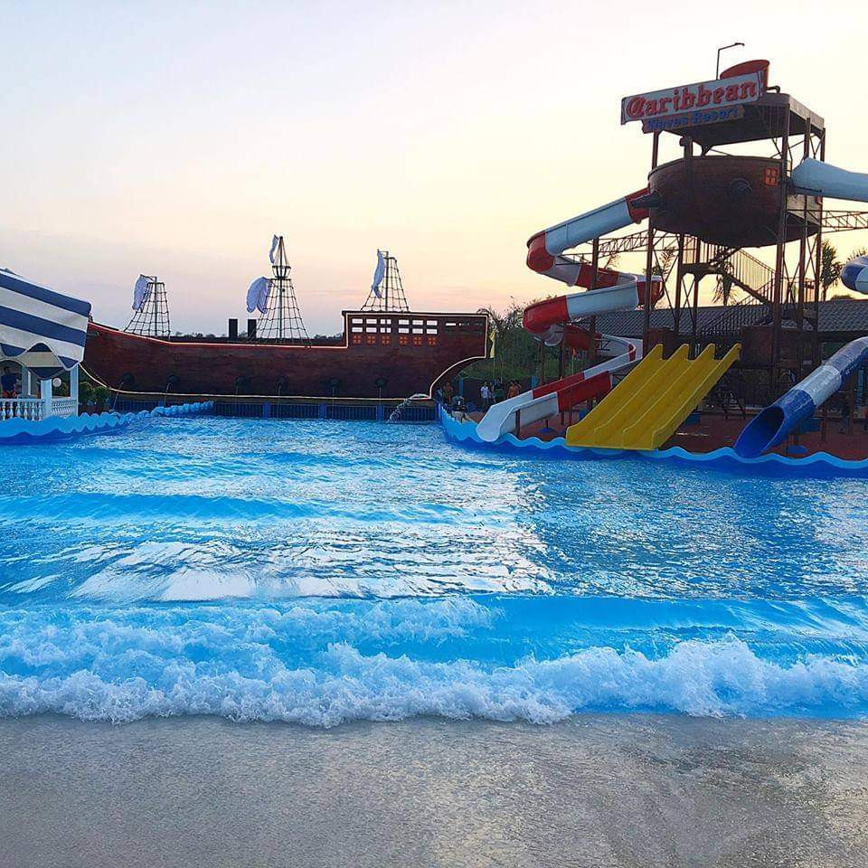 Caribbean Waves Waterpark Resort