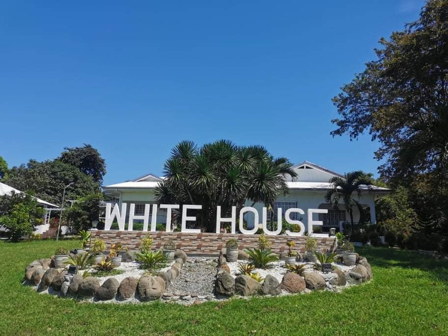 White House Resort