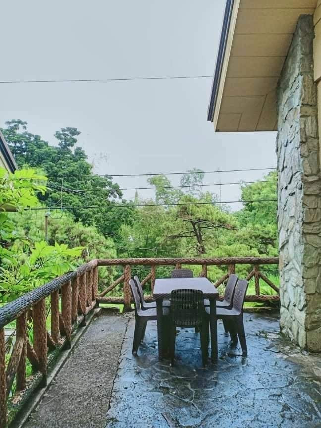 House Flores: Tagaytay Staycation