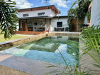 The Brick Wall Loft Villa